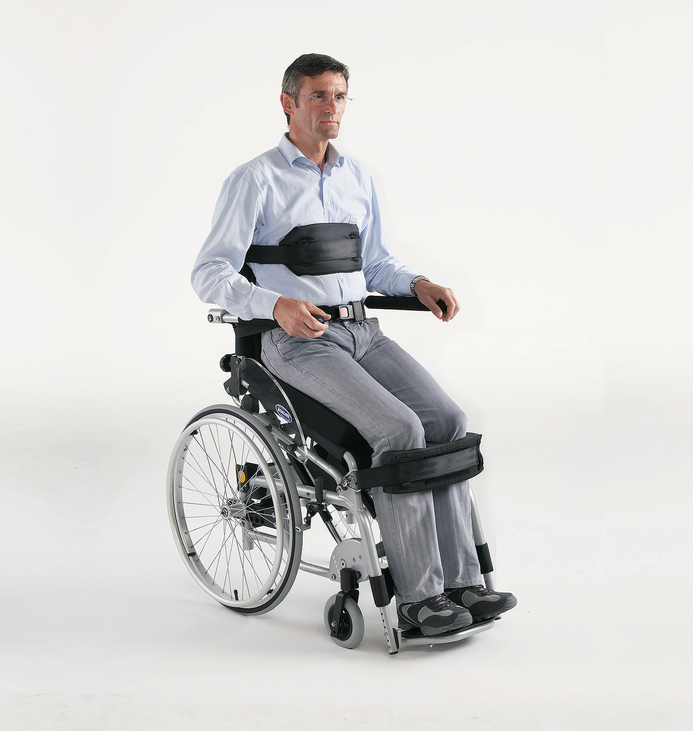 Шагающее кресло. Puls 240 инвалидная электроколяска. Инвалидная коляска tn502. Инвалидная коляска с вертикализатором. Ортопедические брюки для детей инвалидов с ДЦП.